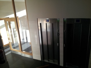 ¿Cómo sustituir el viejo ascensor de tu comunidad y ponerlo a cota cero?